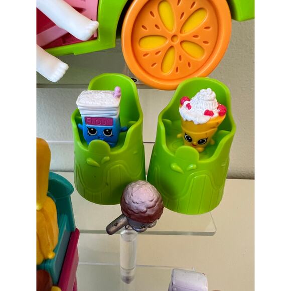 Shopkins Shoppies Groovy Smoothie Juice Truck with Accessories and Popette Doll - Picture 9 of 16